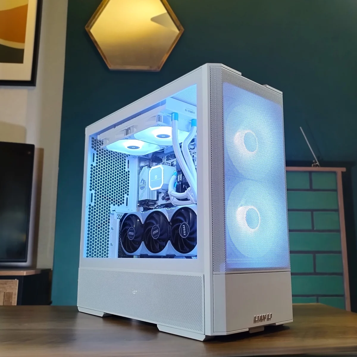 Gaming PC - RTX 4060Ti, Ryzen 7, 32GB RAM!